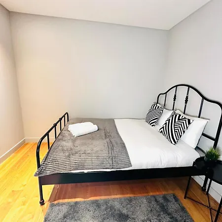 The Eca De Queiroz House - No Cv E - Three-bedroom * Lisbon