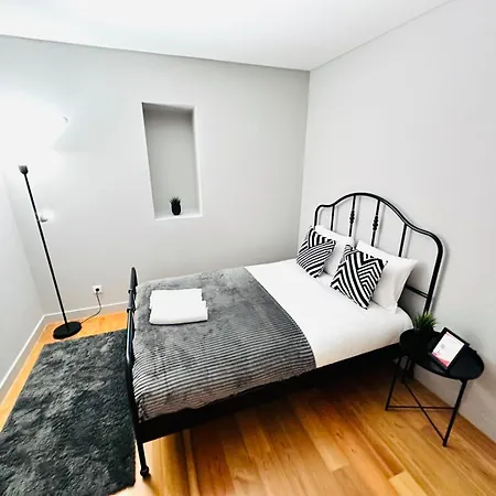 The Eca De Queiroz House - No Cv E - Flat B - Three-bedroom Apartmán