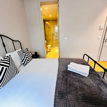 The Eca De Queiroz House - No Cv E - Three-bedroom Lisbon