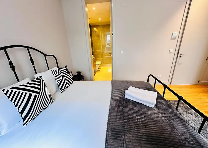 The Eca De Queiroz House - No Cv E - Flat B - Three-bedroom 리스본