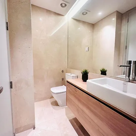 The Eca De Queiroz House - No Cv E - Flat B - Three-bedroom