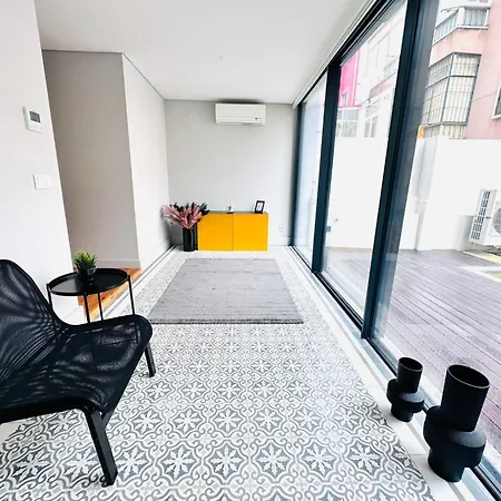 The Eca De Queiroz House - No Cv E - Flat B - Three-bedroom