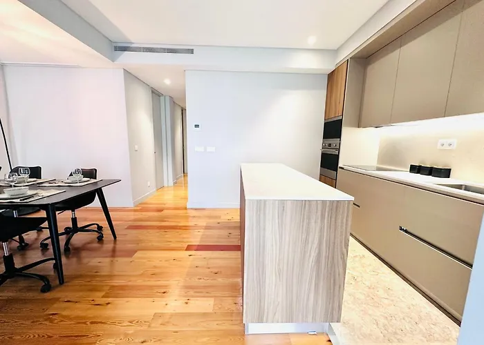 The Eca De Queiroz House - No Cv E - Flat B - Three-bedroom Daire