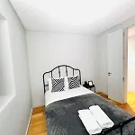 The Eca De Queiroz House - No Cv E - Flat B - Three-bedroom Apartment *