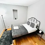 The Eca De Queiroz House - No Cv E - Flat B - Three-bedroom Apartment