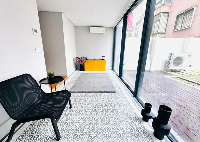 The Eca De Queiroz House - No Cv E - Flat B - Three-bedroom